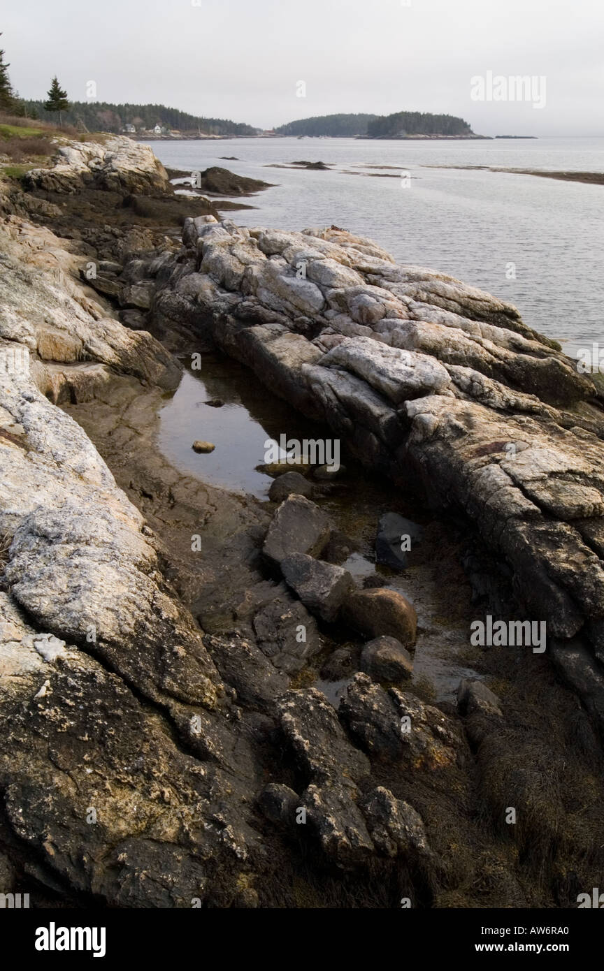 La côte atlantique rocheuse près de Portland, Maine. Banque D'Images