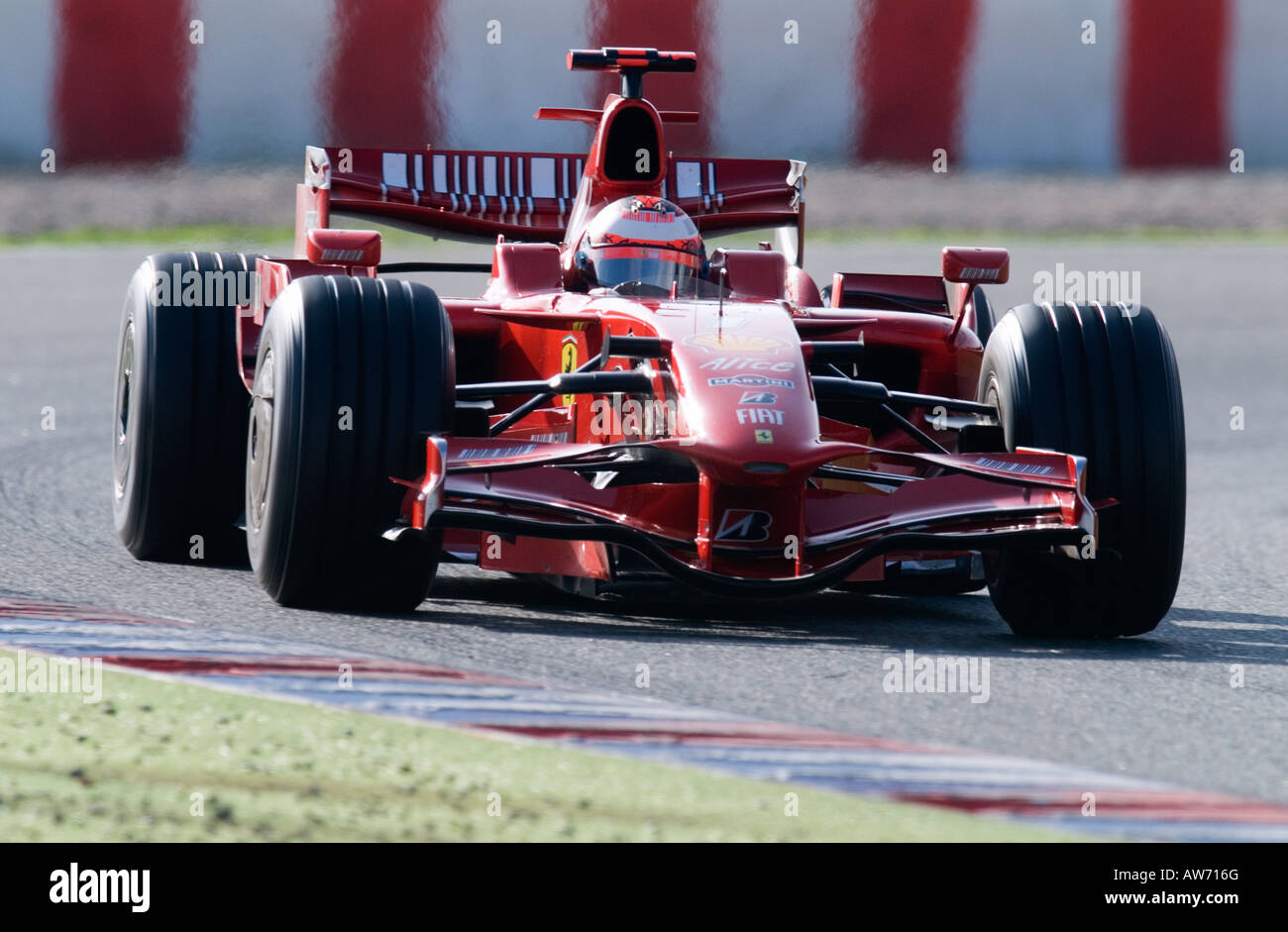 Kimi Raikkoenen en fin de course la Ferrari F2008 de Formule 1 lors d'une session de test sur le circuit de Catalunya Banque D'Images