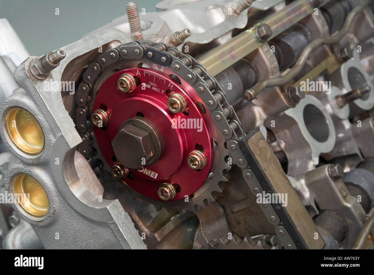 De près de l'arbre à cames réglable sur le carter de l'entrée d'un Nissan SR20DET 2.00litres à DACT et quatre cylindres Banque D'Images