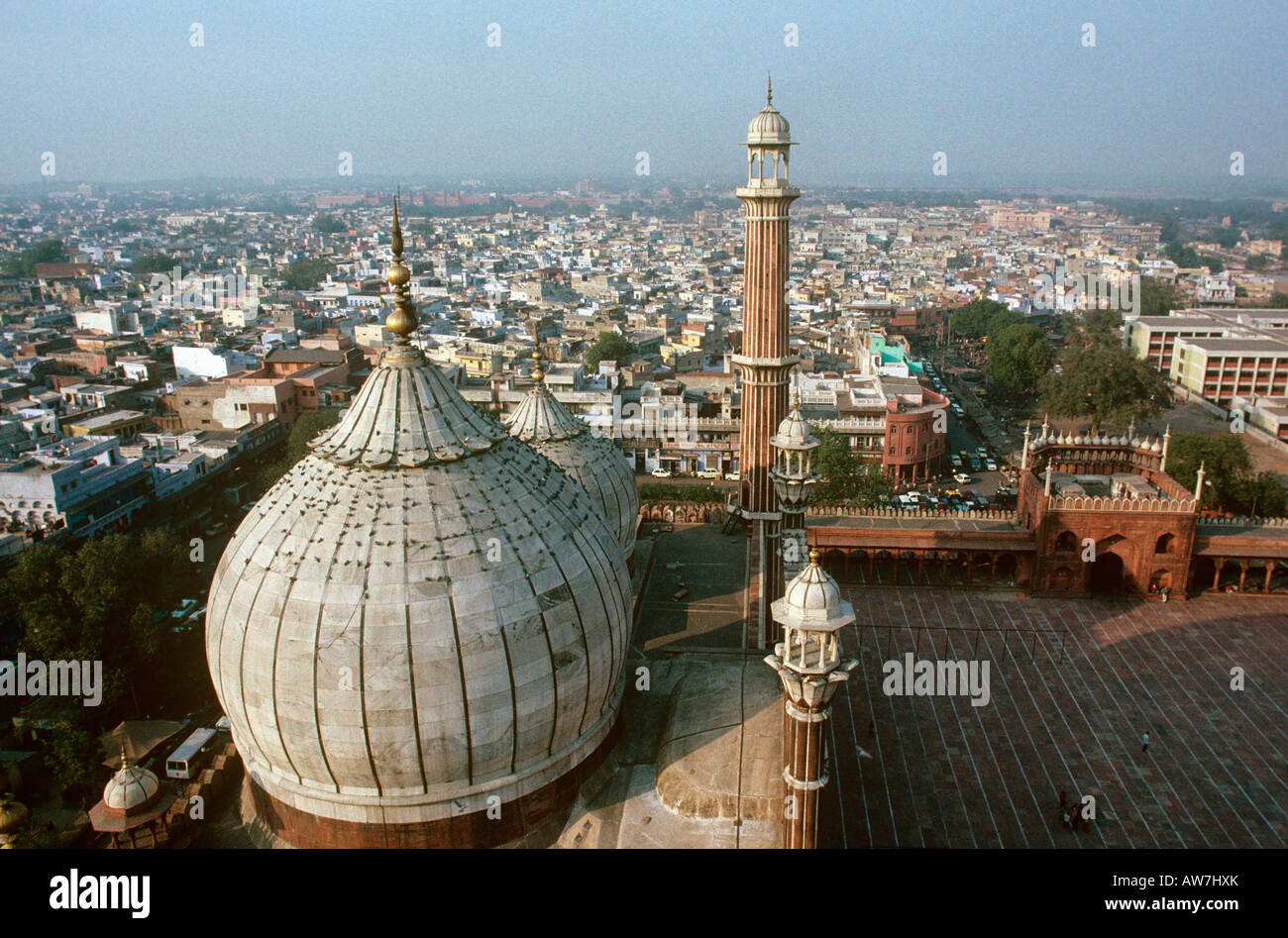 Inde Delhi vue élevée de vieux Delhi skyline de la Jami Masjid minaret Banque D'Images