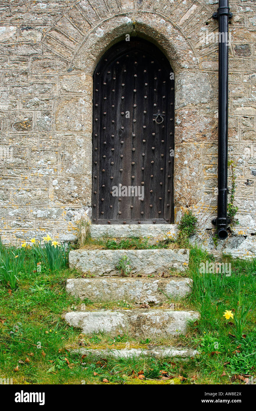 Entrée de côté de St Thomas Becket une église à Bridford sur Dartmoor National Park South Devon, Angleterre Banque D'Images