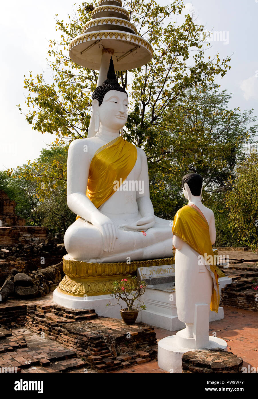 Golden Buddha à Ayuthaya l'ancienne capitale de la Thaïlande en Asie du sud-est Banque D'Images