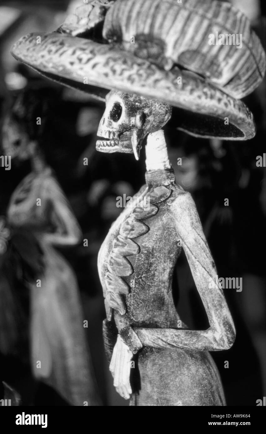 La figure des morts portant comme une femme du XX siècle, le Jour des Morts, Patzcuaro, Mexique Banque D'Images