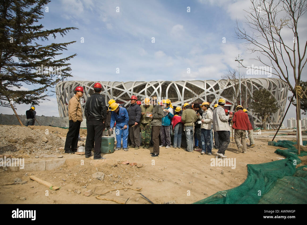 Les travailleurs sur le stade olympique de Beijing 2008 Site de construction pris en mars 2008 Banque D'Images