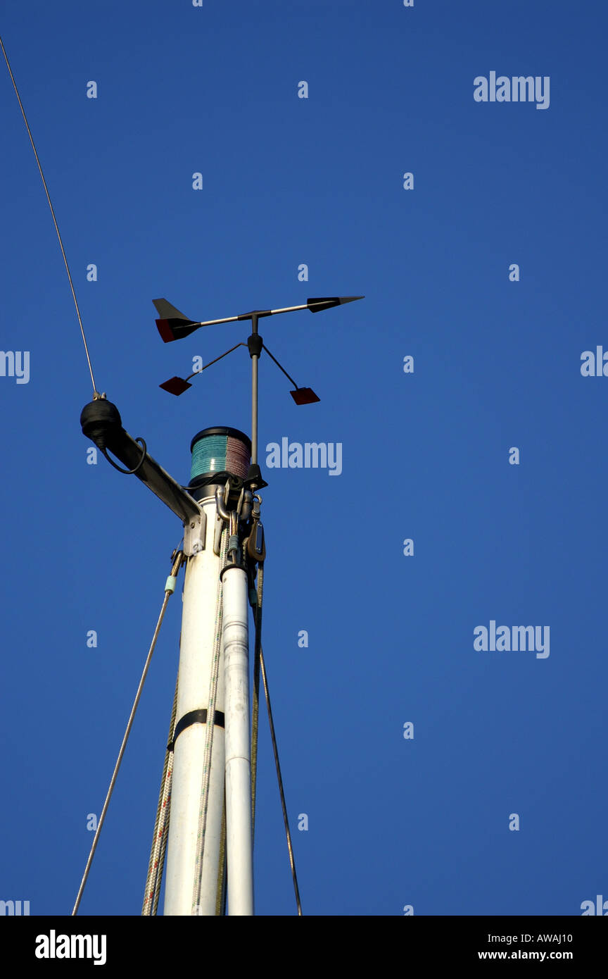 Tête de mât girouette et indicateurs antenne antennes lumière Banque D'Images