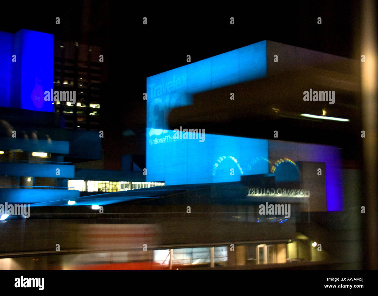 South Bank, Londres, de nuit, sur des impressions Banque D'Images