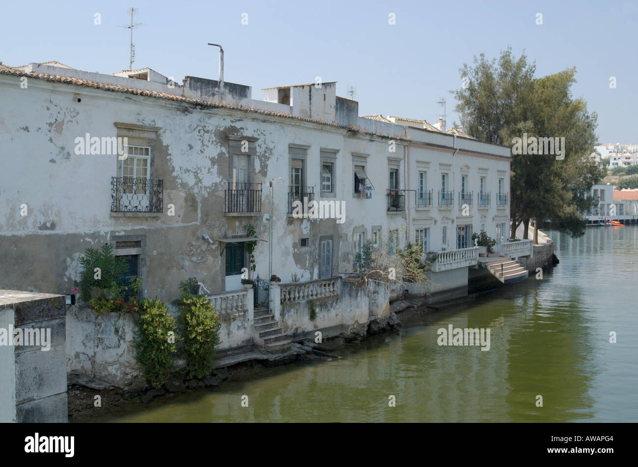 Maison De Pêcheur à Vendre à Tavira Portugal Maisons au bord de l'eau dans le village de pêcheurs portugais de Tavira  Photo Stock - Alamy