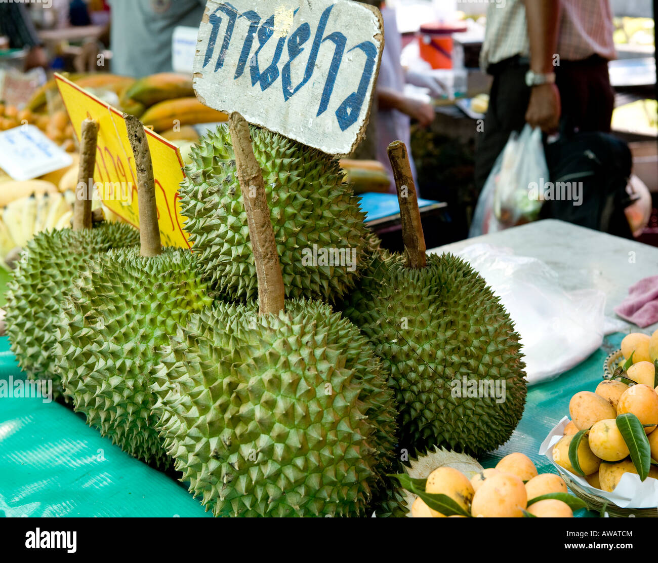 Étal de fruits dans un marché de Rue de Bangkok Thaïlande Asie du sud-est Banque D'Images