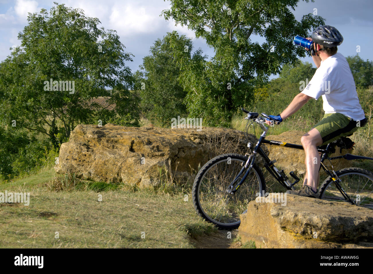 Cycliste sur Ham Hill, Somerset, Angleterre, randonnée à vélo randonnée à vélo Banque D'Images