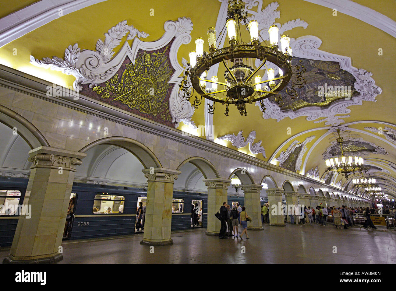 La Russie, Moscou, la station de métro Komsomolskaya, Train Banque D'Images