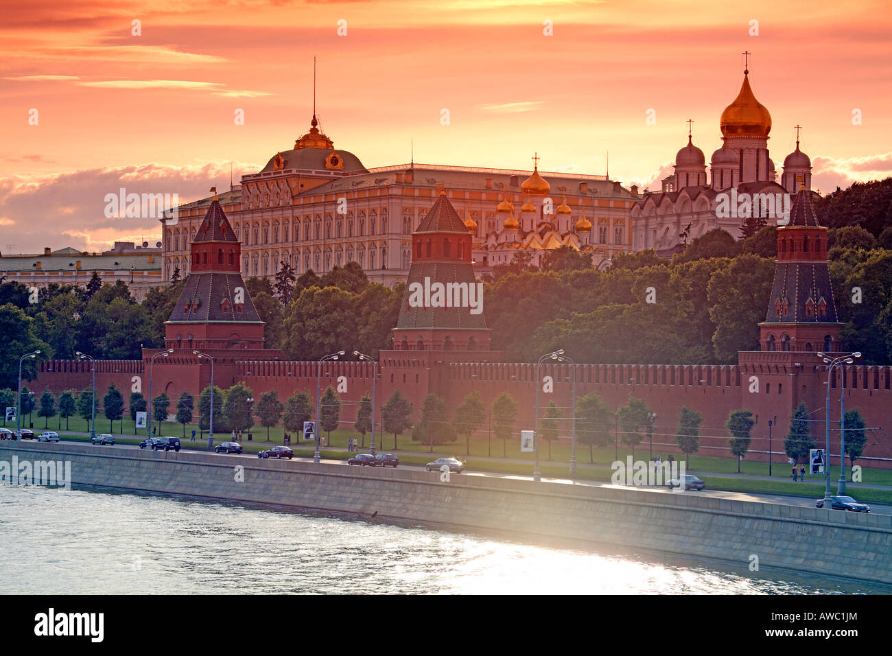 La Russie, Moscou, le Kremlin, Moscou Rivière, Coucher du Soleil Banque D'Images