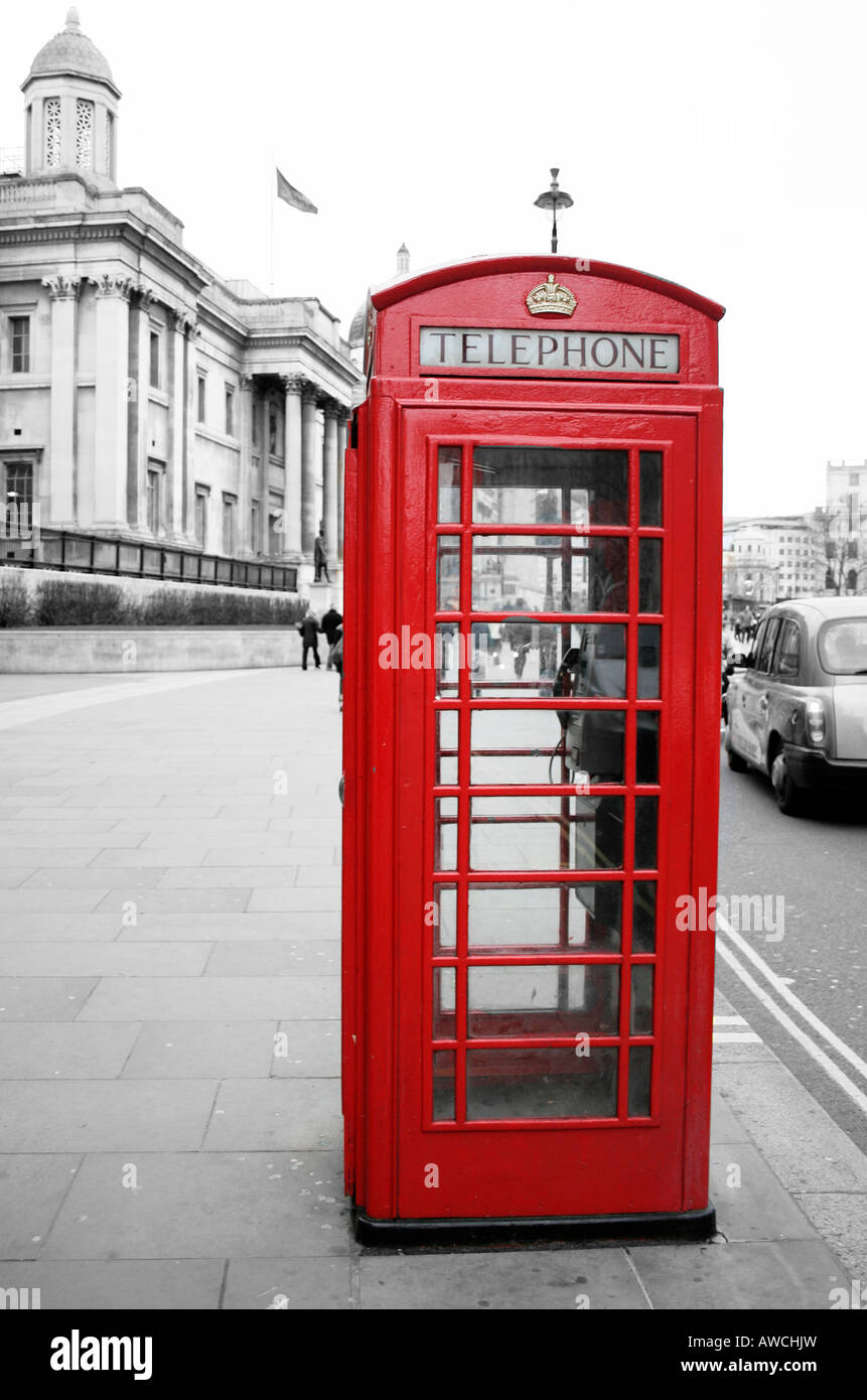 Cabine téléphonique, National Art Gallery, Piccadilly Circus, Londres, Angleterre, Royaume-Uni Banque D'Images