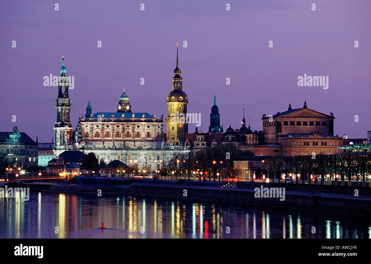 Vue de Dresde par nuit Allemagne Dresden Sachsen Banque D'Images