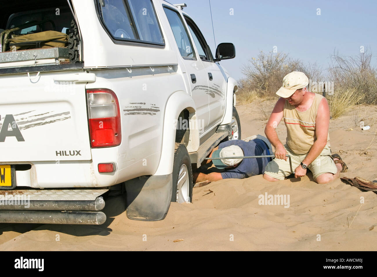 Broken 4x4 dans le sable profond sur le chemin de l'Centralkalahari, Botswana, Africa Banque D'Images