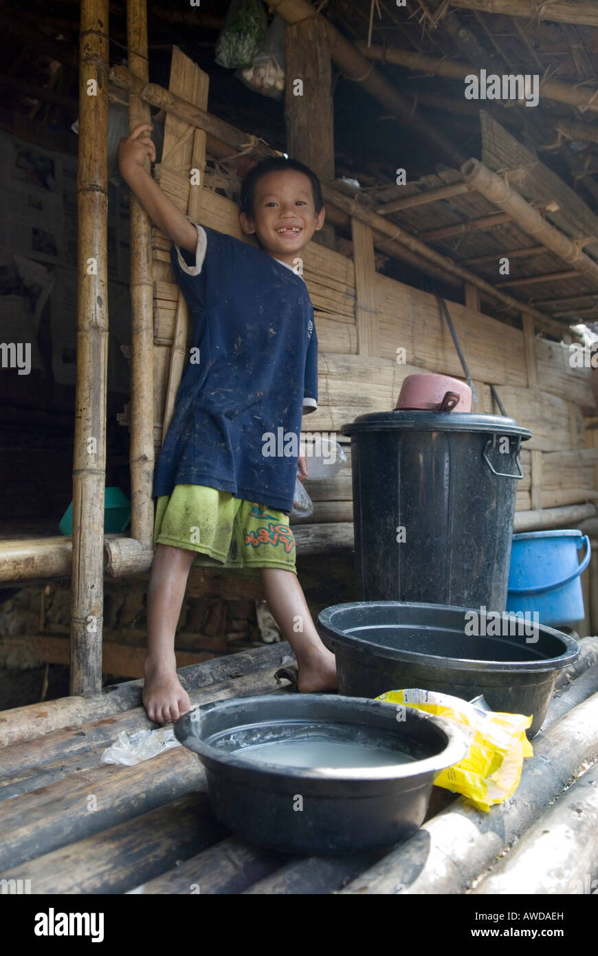 Portrait of a Boy, Mae Ra camp pour réfugiés birmans, Maesot, Thaïlande Banque D'Images