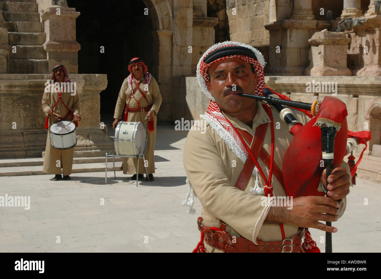 Les joueurs de cornemuse au théâtre, Jerash, Jordanie Banque D'Images