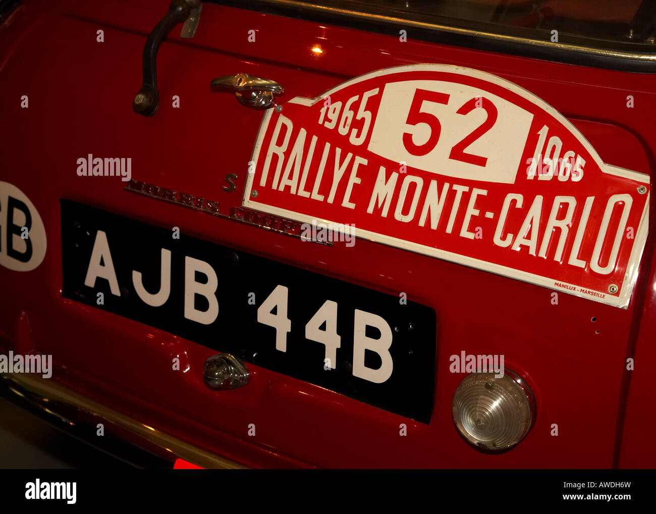 Mini voiture avec rallye de Monte Carlo sign Banque D'Images