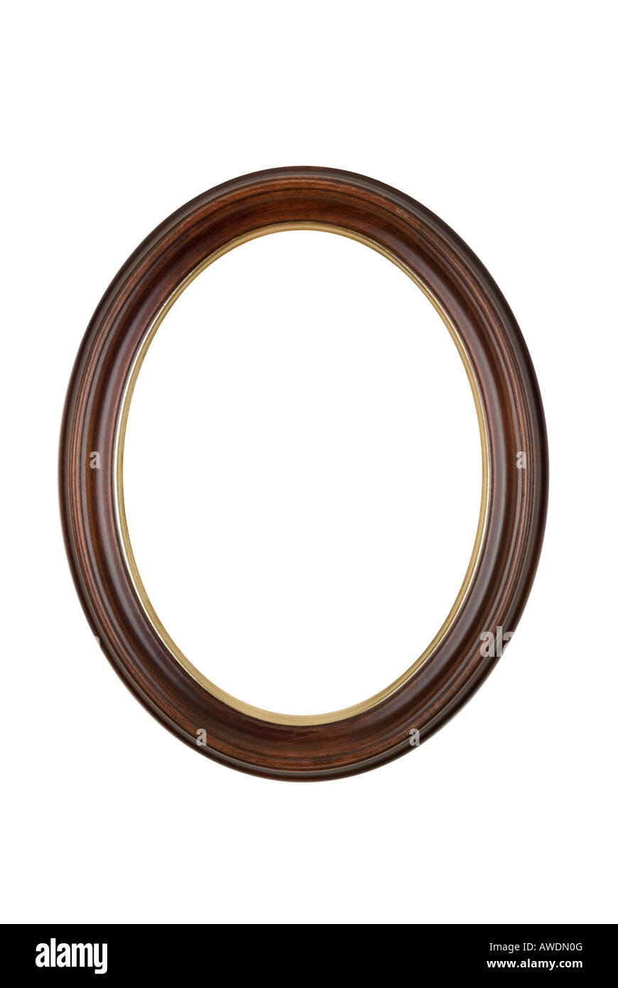 Ronde ovale cadre photo en bois brun, isolé sur fond blanc. Banque D'Images