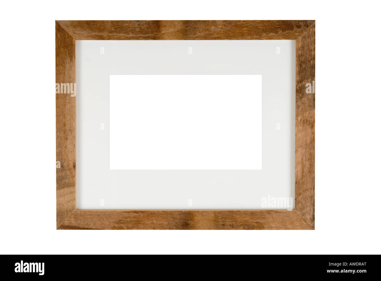 Cadre en bois brut de peuplier fait main, tapis blanc, isolé à 255 RGB. Banque D'Images