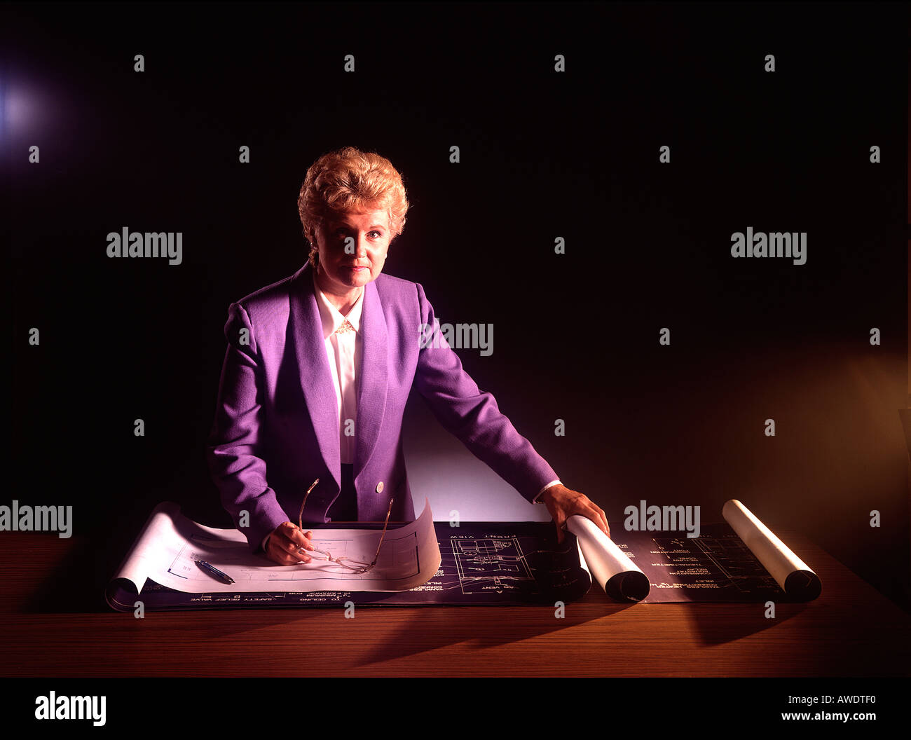 1 une femme ingénieur exécutif construction immobilier construction aménagement copie espace editorial Banque D'Images