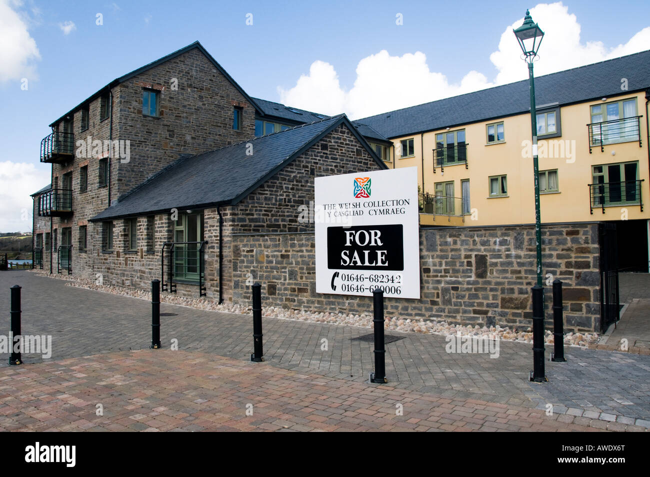 Appartements de luxe et appartements à vendre sur le quai de Pembrokeshire wales Royaume-uni Pembroke Banque D'Images