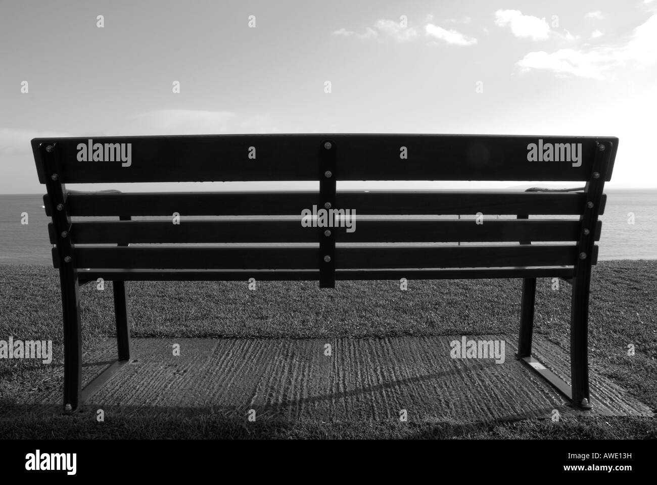 Banc de parc avec vue sur la mer, Colwyn Bay Banque D'Images