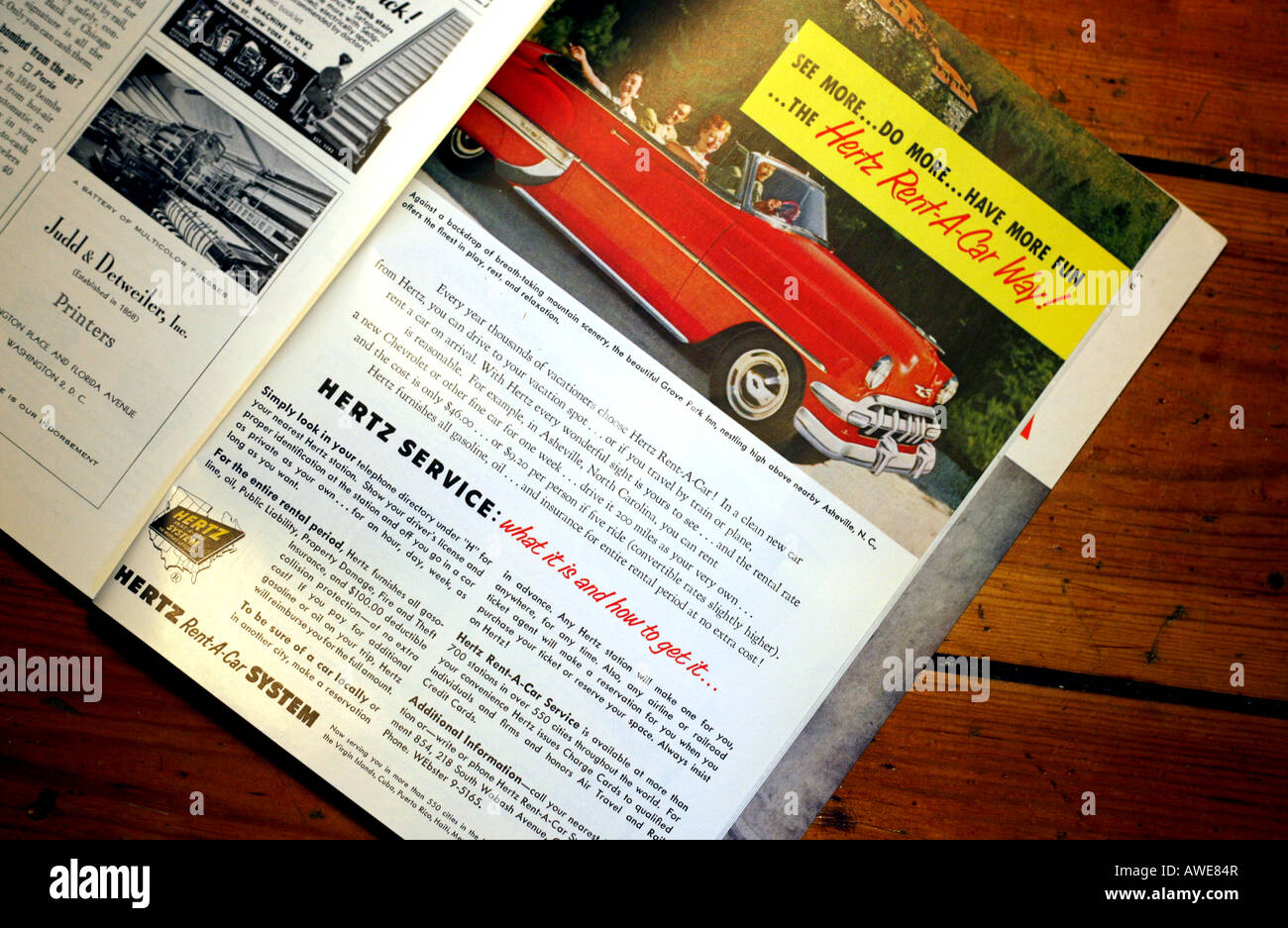 Hertz location de voiture annonce en 1950 la revue National Geographic : EDITORIAL UTILISEZ UNIQUEMENT Banque D'Images