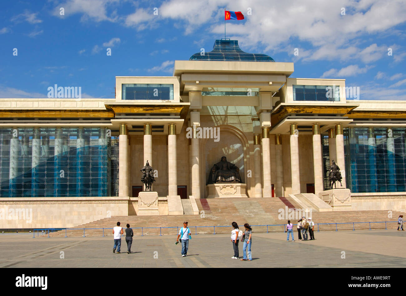 Bâtiment du parlement et gouvernement, Sukhbaatar Square, Ulaanbaatar, Mongolie Banque D'Images