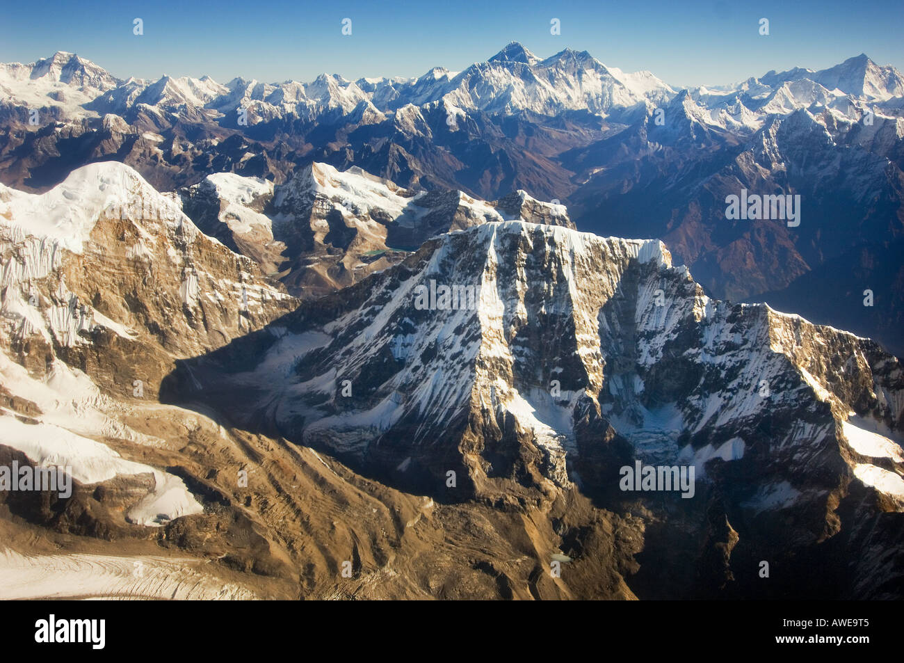 Voler Au Dessus De La Chaîne De Montagnes De Lhimalaya Avec
