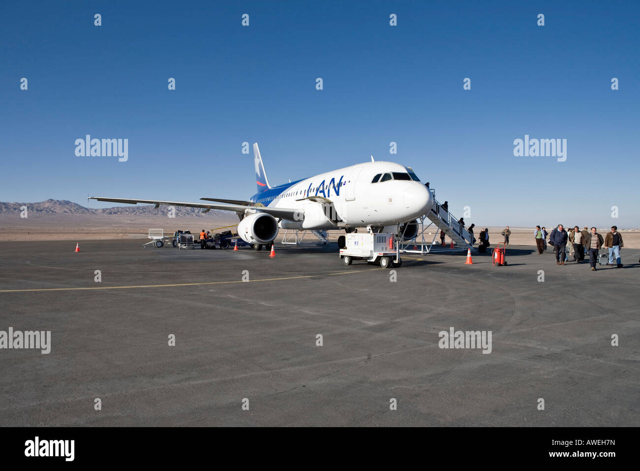 Lan Airlines (compagnie nationale chilienne) avion à l'aéroport de Calama, Región de Antofagasta, Chili, Amérique du Sud Banque D'Images