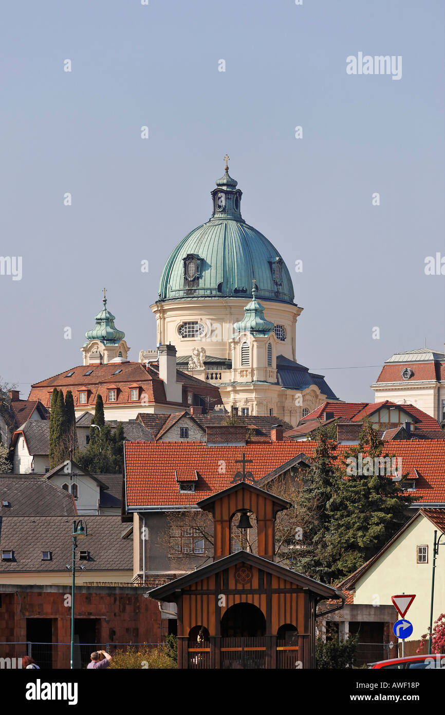 Vue de la Margaretenkirche (St. Margaret's Church) et la chapelle à Hermannsplatz (Herman's Square) au premier plan, Bernd Banque D'Images