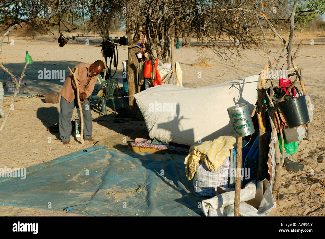 Éleveur de bovins d'établir son Cattlepost Bothatogo la nuit, l'hébergement, Botswana, Africa Banque D'Images