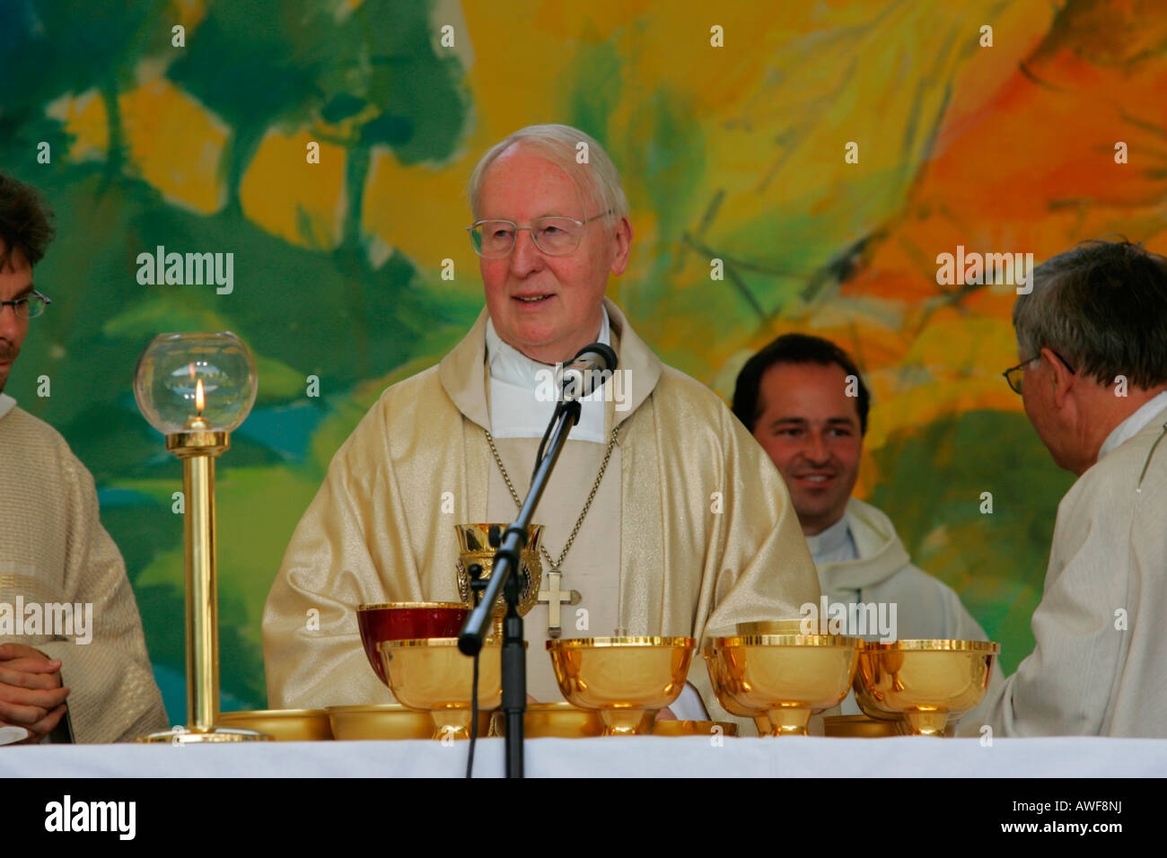 L'archevêque Cardinal Friedrich Wetter, Forum international de la jeunesse dans Altoetting, Haute-Bavière, Bavaria, Germany, Europe Banque D'Images