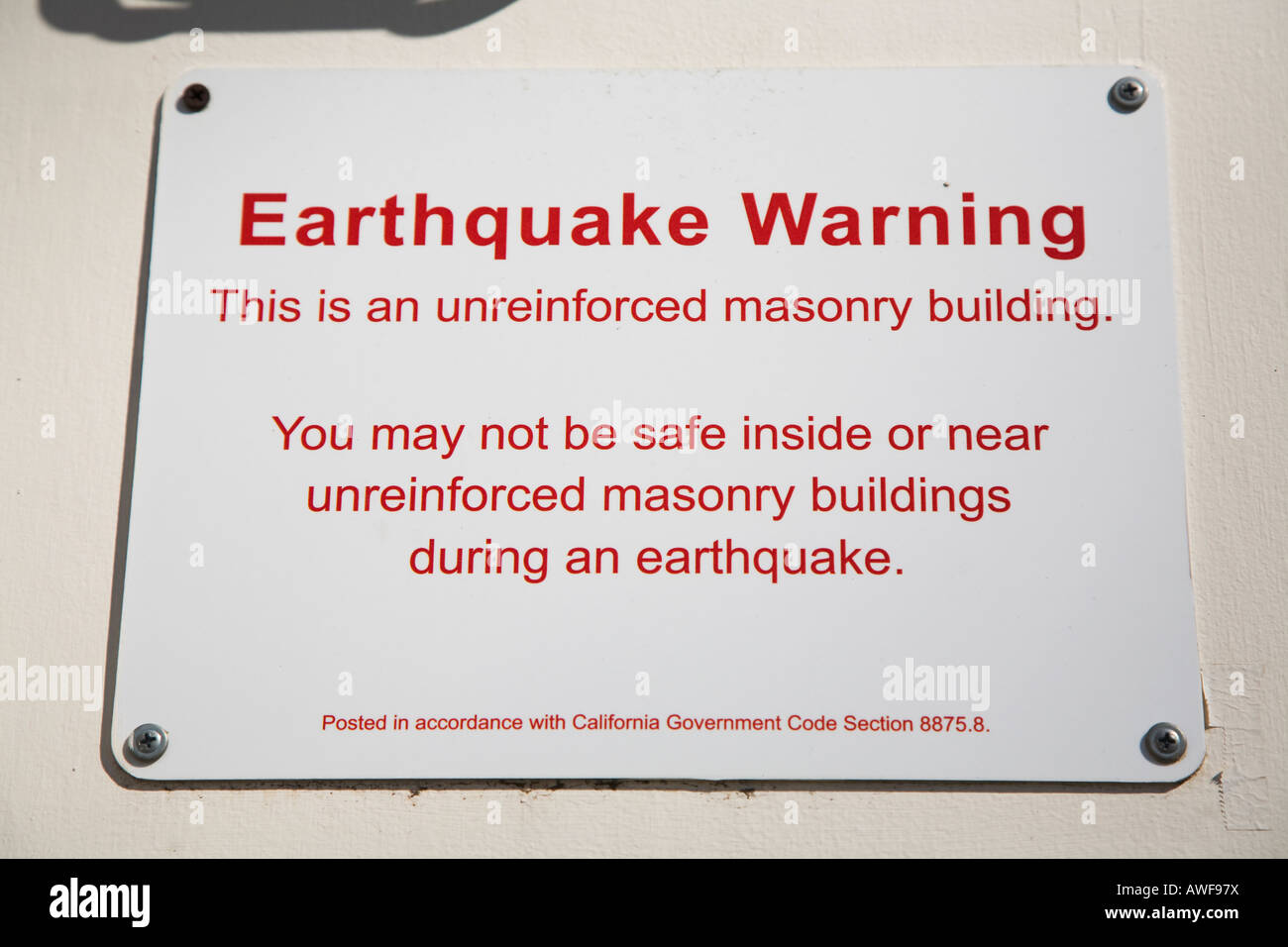 CALIFORNIA Santa Barbara tremblement de panneau d'avertissement affiché le bâtiment en maçonnerie non renforcée Banque D'Images