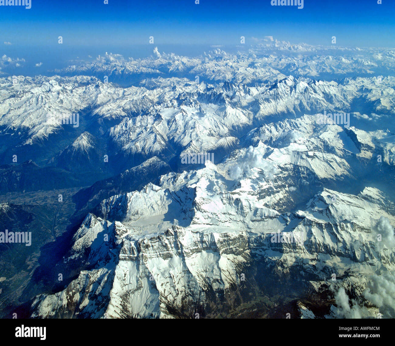 Vue aérienne, Alpes valaisannes, Mont Blanc, Groupe Savoie Alpes, vallée du Rhône, région frontalière entre la France et la Suisse, Europe Banque D'Images