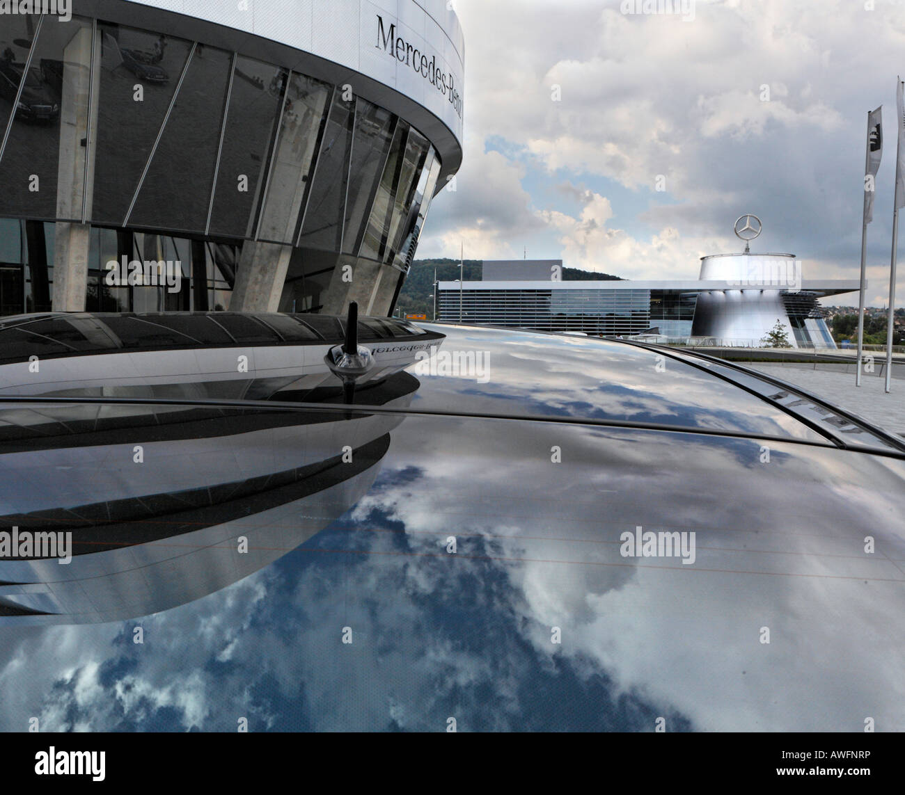 Musée Mercedes-Benz à l'avant de la DaimlerChrysler travaille, Stuttgart-Untertuerkheim, Bade-Wurtemberg, Allemagne Banque D'Images