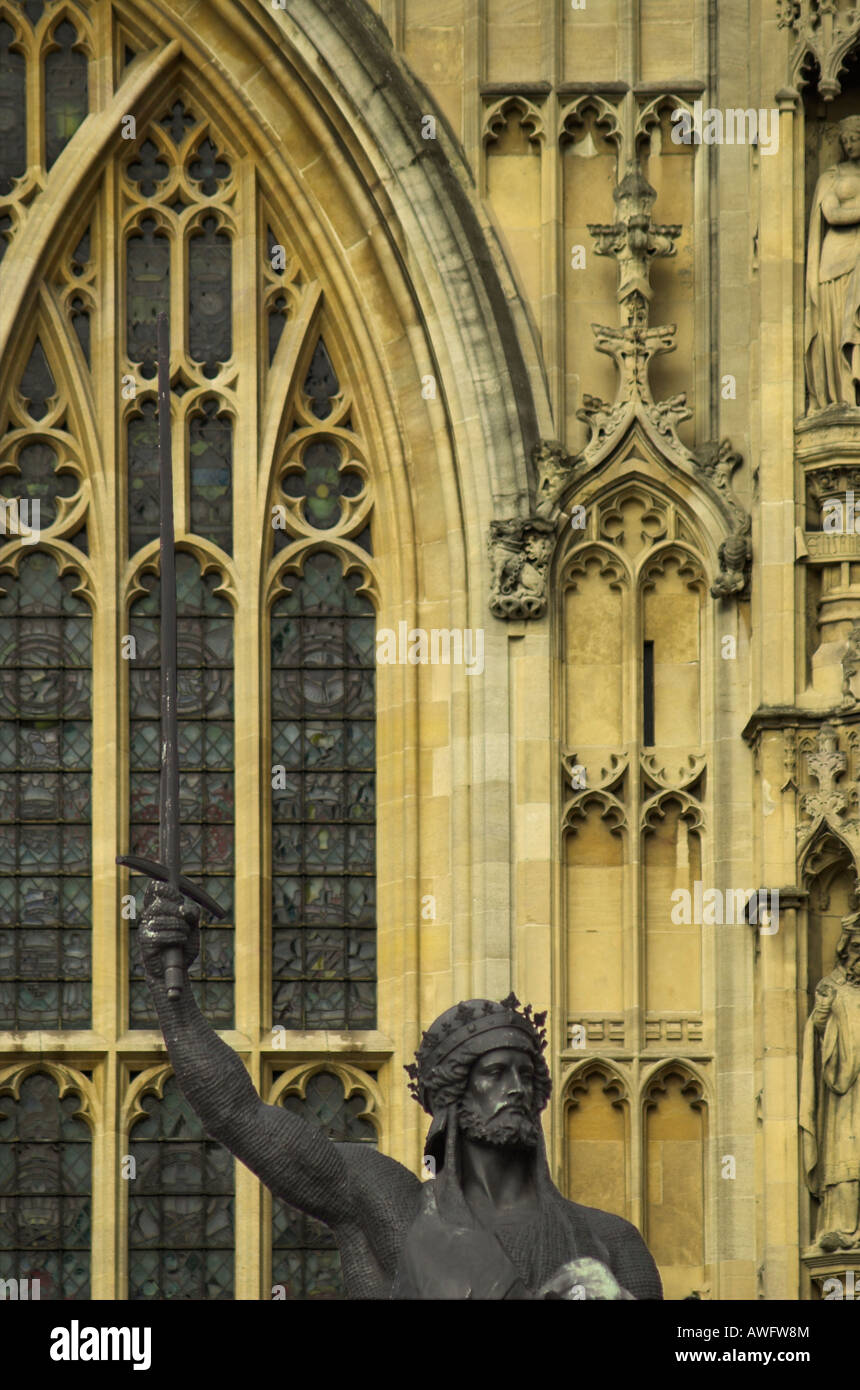 La statue de Richard Coeur de Lion à l'extérieur de la Maison du Parlement à Londres Banque D'Images