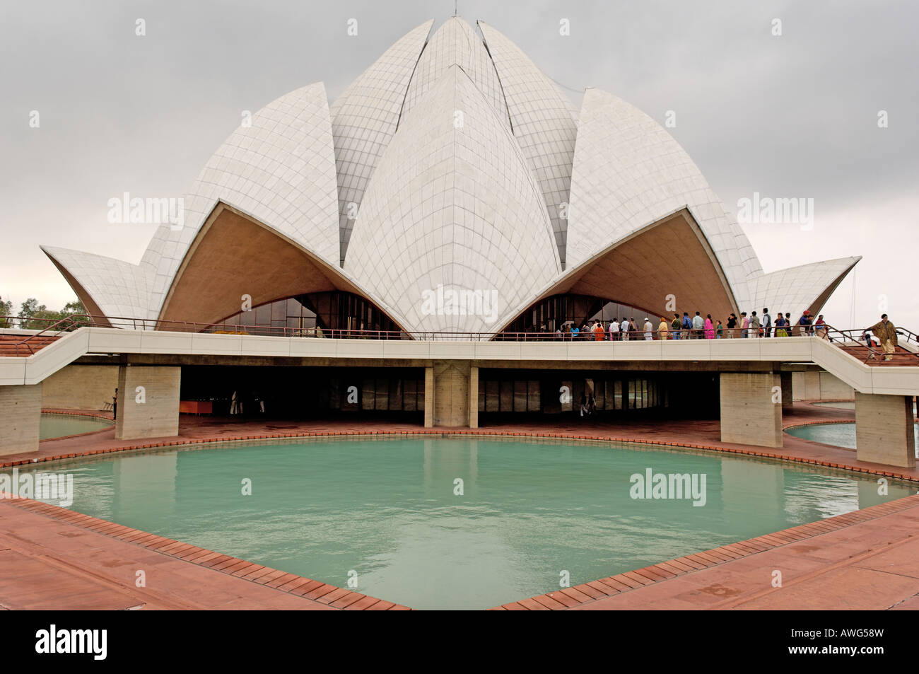 Bahá'í la Maison de l'adoration à Delhi, Inde, populairement connu comme le Temple du Lotus Banque D'Images