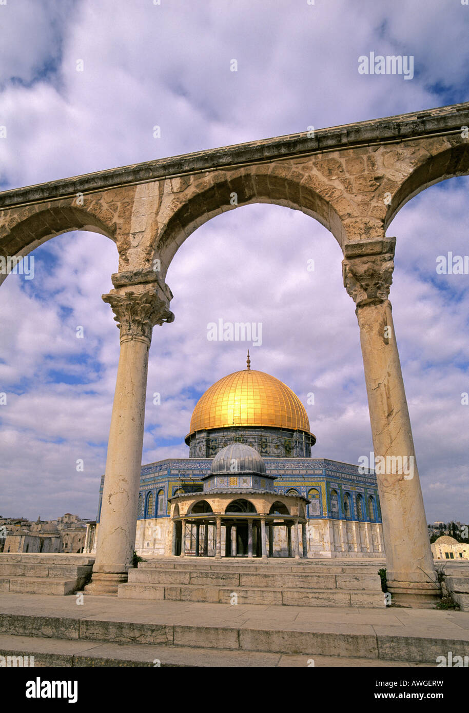 Une vue sur le Dôme du rocher un important sanctuaire musulman dans le vieux Jérusalem Banque D'Images