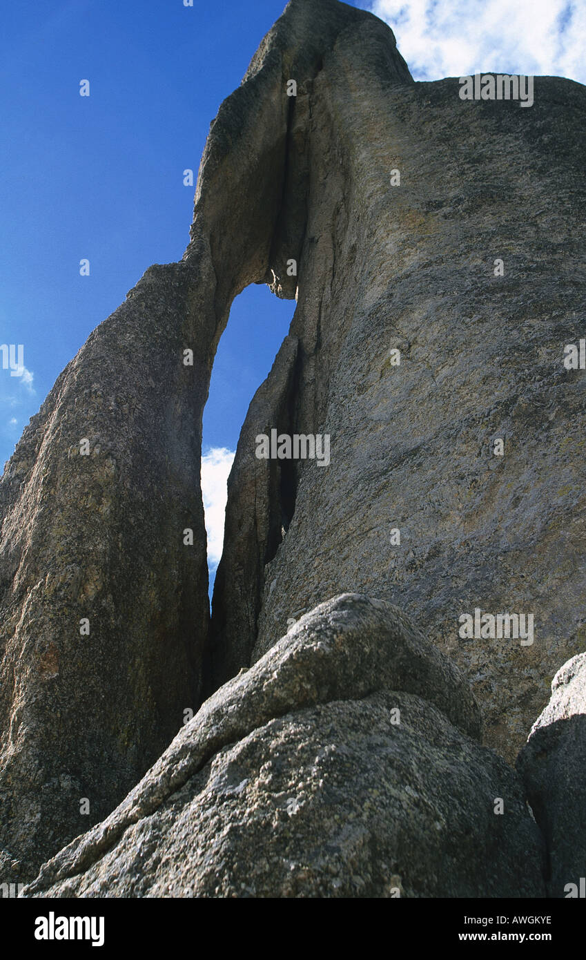 USA, Dakota du Sud, les Black Hills, Custer State Park, d'aiguilles, de grands yeux granitespire ressemblant à l'oeil de l'aiguille Banque D'Images