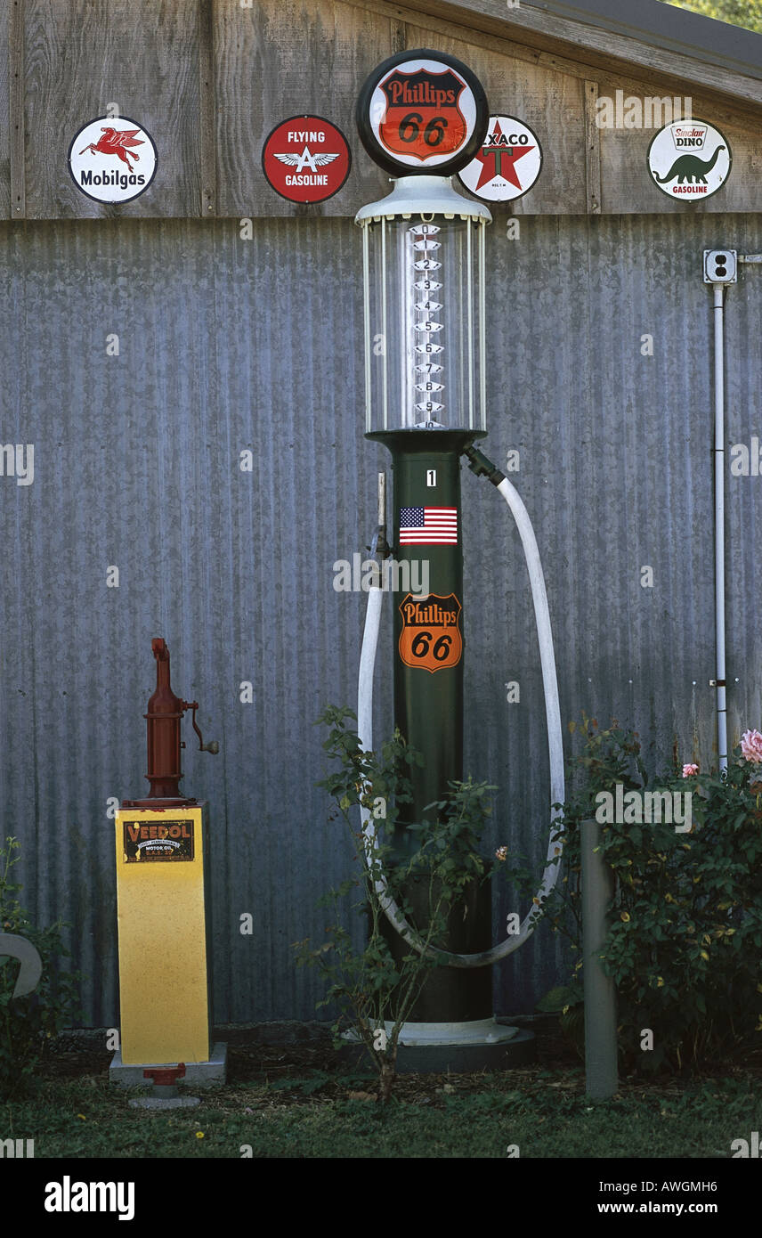 USA, Ohio, vieille, vieille route 66 pompes à essence à la station Banque D'Images
