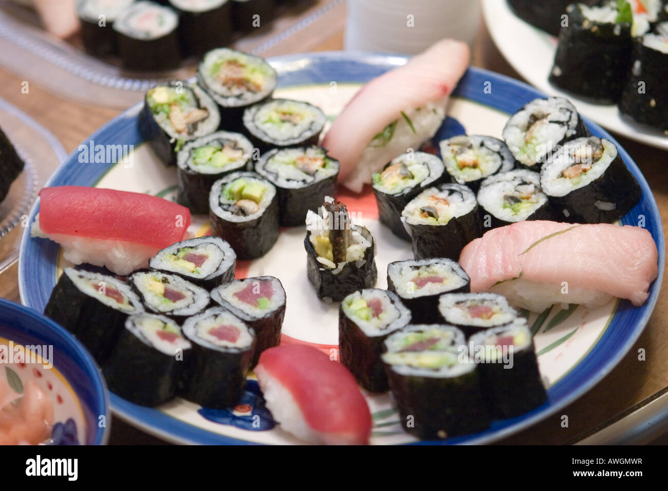 Rouleaux de sushi nigiri et Banque D'Images