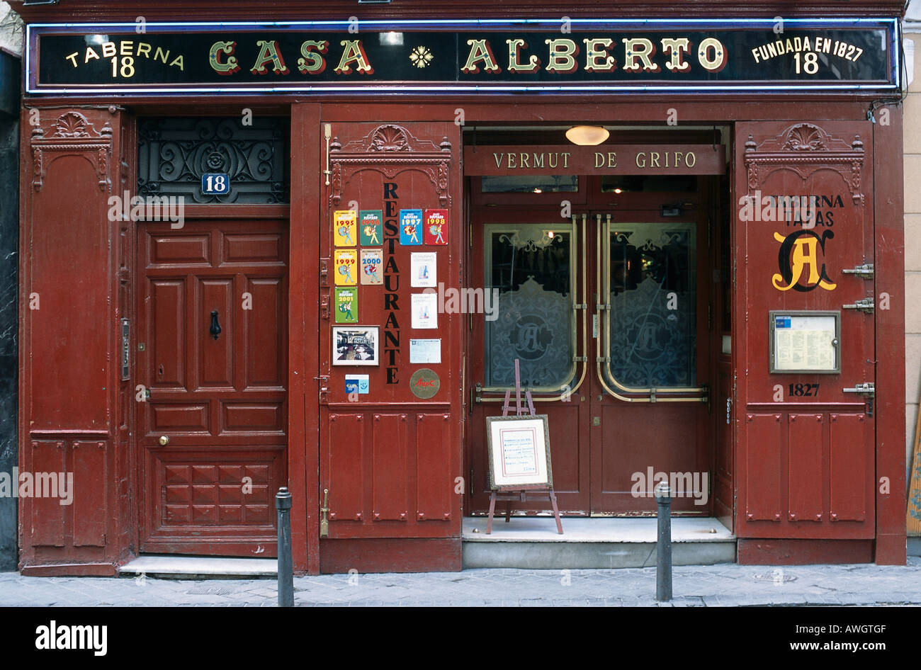 Espagne, Madrid, Calle de las Huertas, 18 Casa Alberto, façade et l'entrée de la taverne historique où l'auteur a écrit une partie Cervantes Banque D'Images