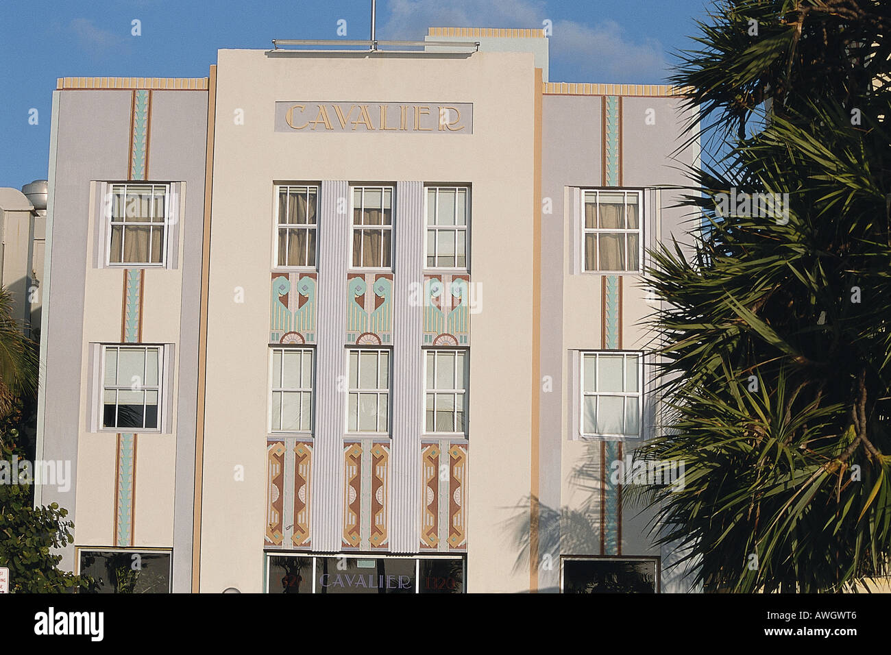 USA, Florida, Miami, Ocean Drive, Cavalier, façade Art déco Banque D'Images