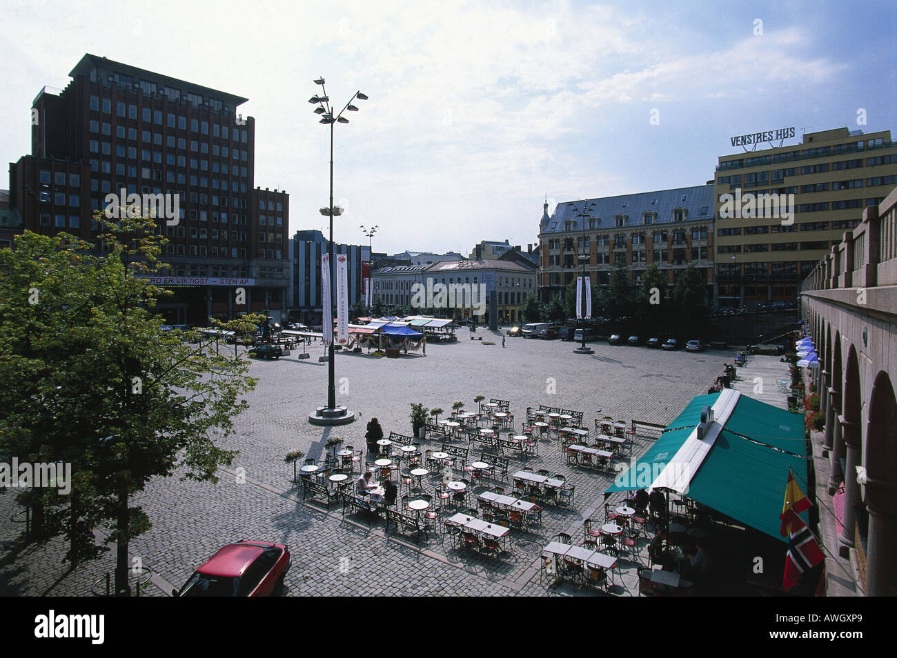 La Norvège, le Centre d'Oslo est, Youngstorget, bourse de divers bâtiments y compris opera house et les bureaux régionaux Banque D'Images