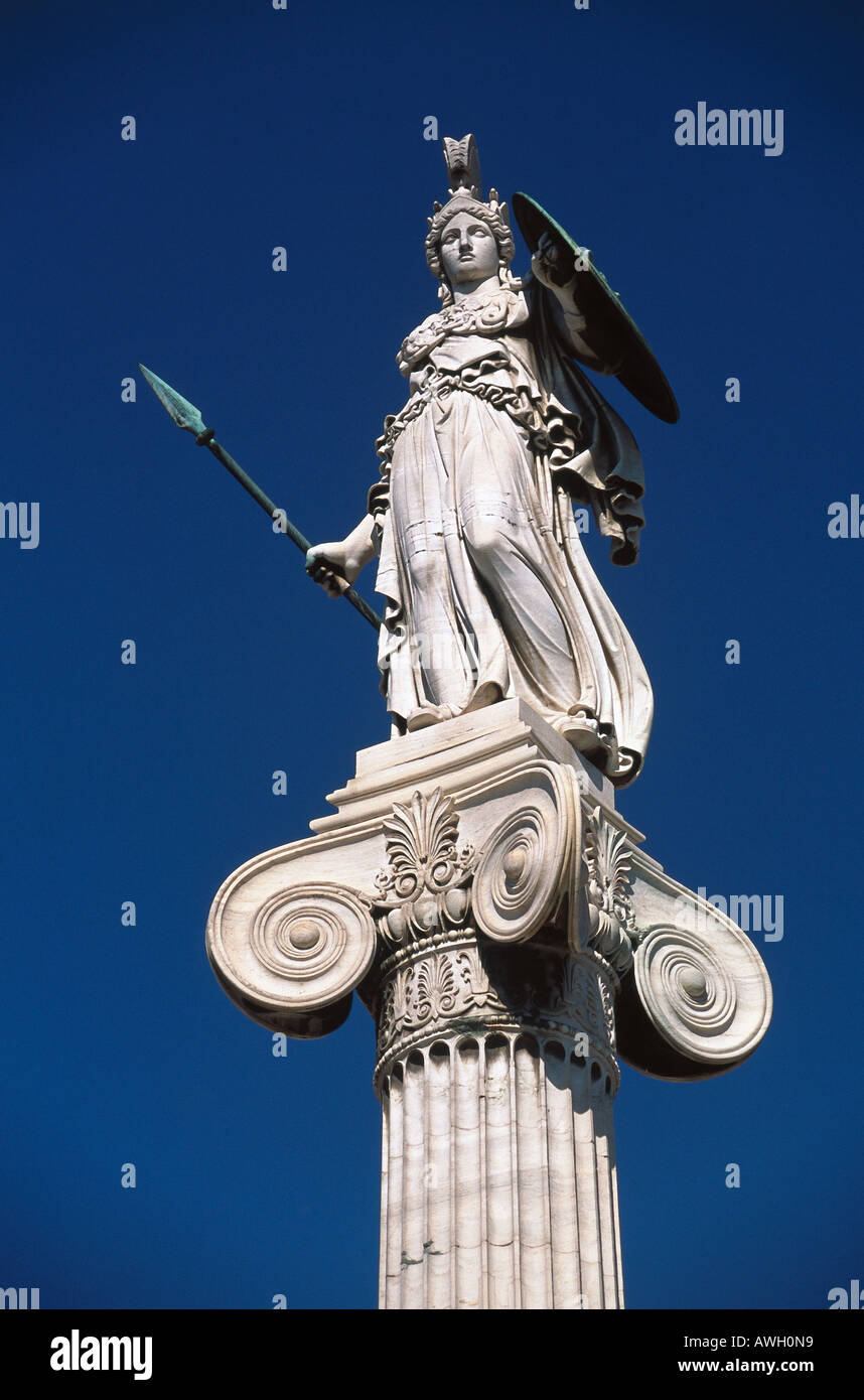 Grèce, Athènes, Academy of Arts, statue d'Athéna au sommet de la colonne ionique Banque D'Images