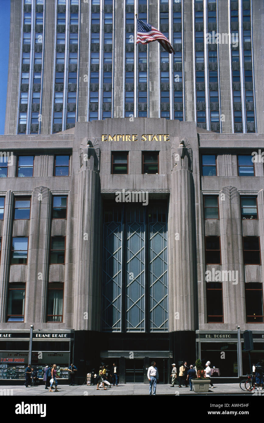 New York, l'Empire State Building, façade inférieure et la 5e Avenue, entrée privée Banque D'Images