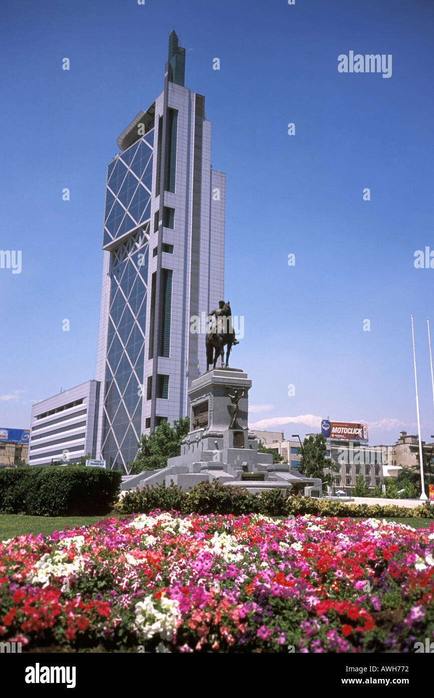Gratte-ciel avec des bureaux et des appartements dans le centre de Santiago du Chili Banque D'Images