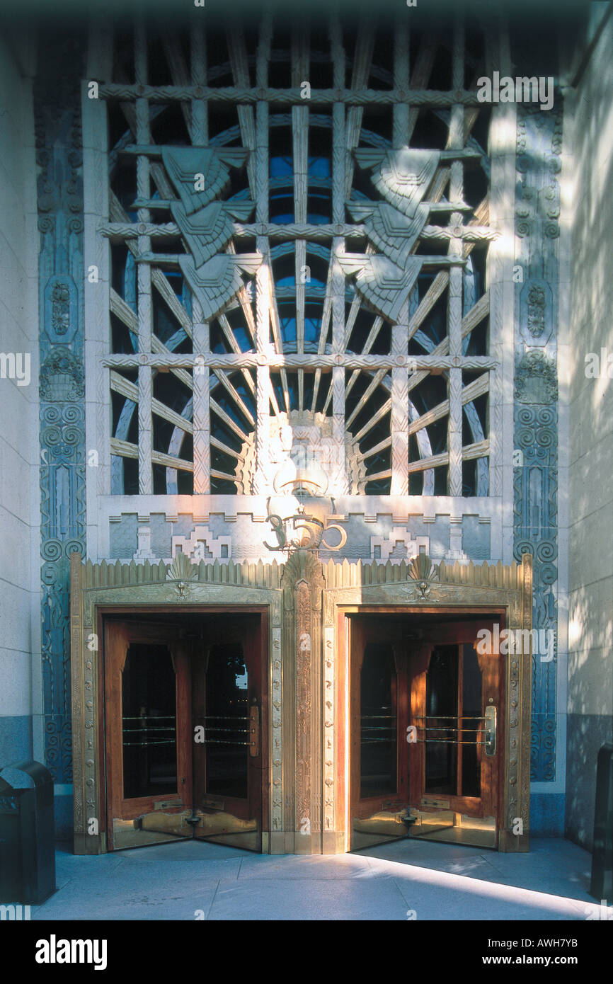 Canada, Région du Pacifique Nord-Ouest, de la Colombie-Britannique, Marine Building, façade, double portes tournantes, grilles en fonte, bronze Banque D'Images