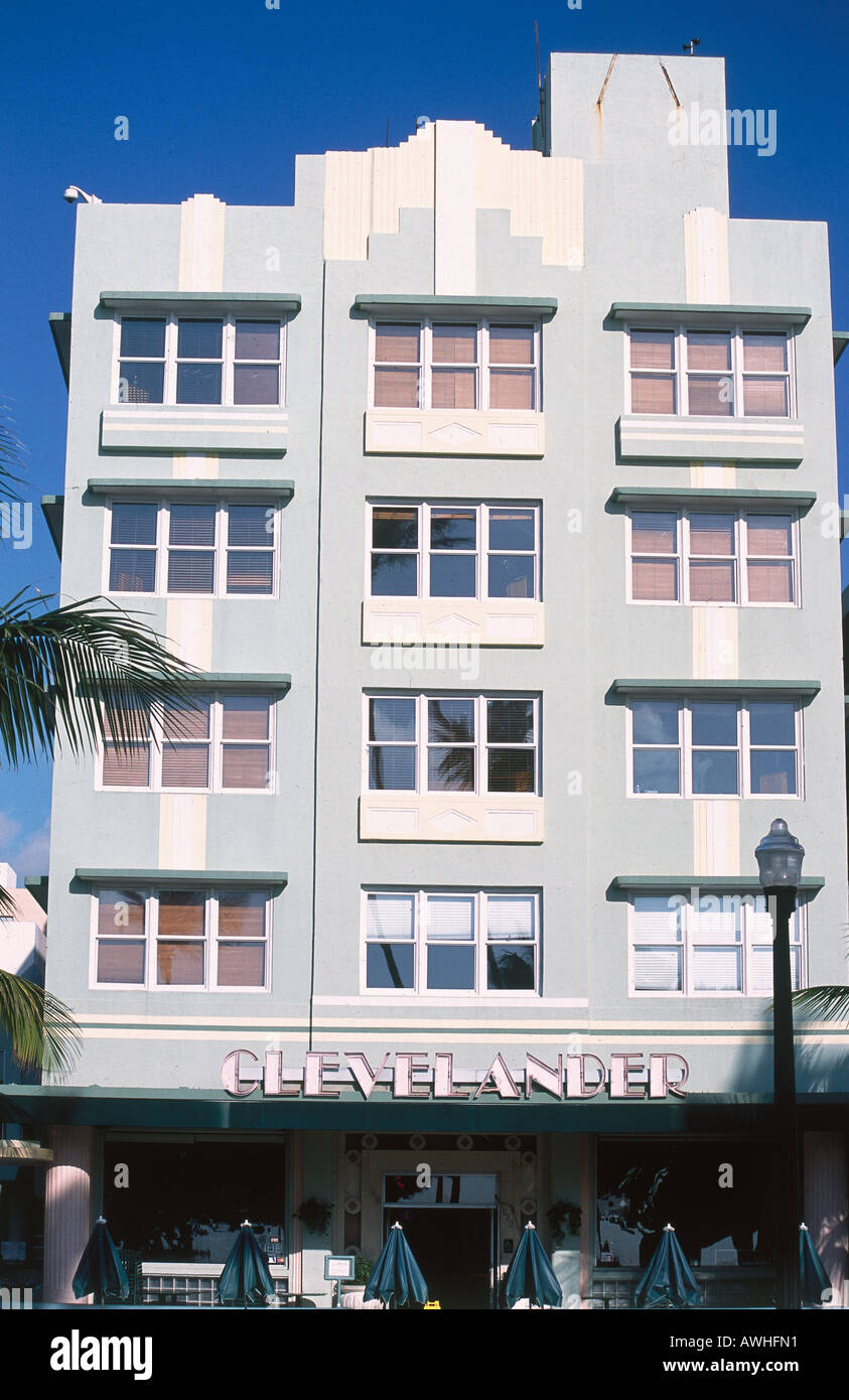 USA, Florida, Miami, Ocean Drive, le Clevelander Hotel, façade Art déco de l'hôtel phare conçu par l'architecte Albert Anis en 1941 Banque D'Images